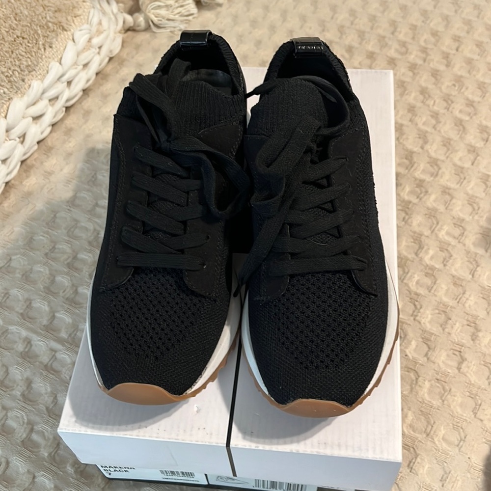 Brand new Dolce Vita Makena Black  size 7